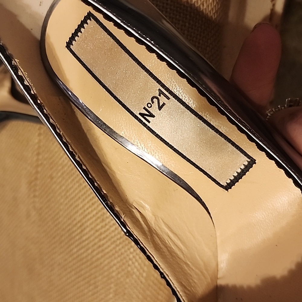No. 21 Black Patent Leather Heels - Picture 10 of 12